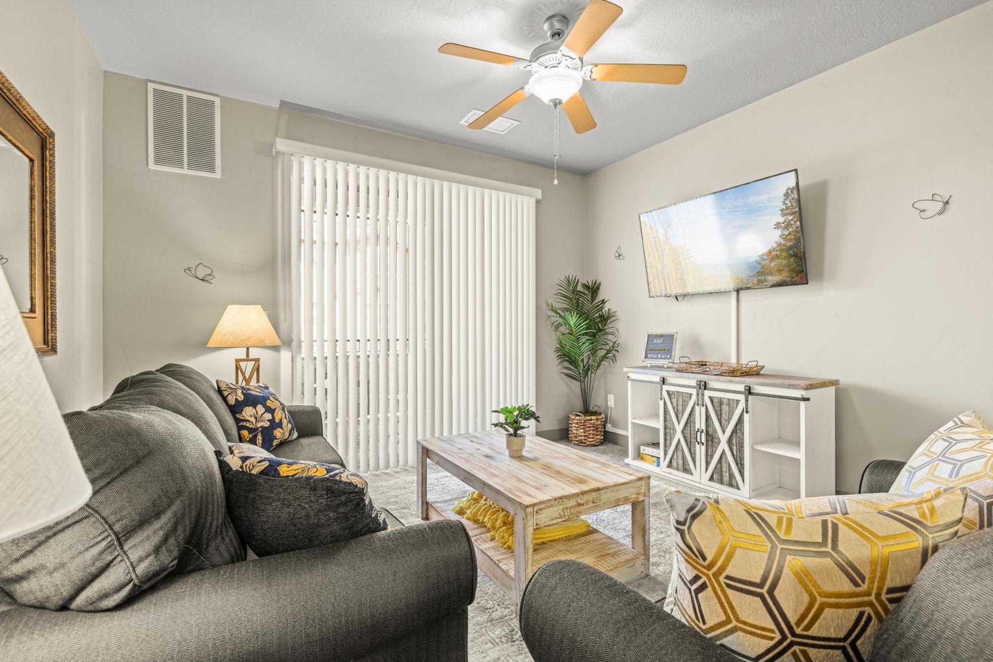 Butterfly Themed Kings Apartment With Private Garage & Access To Lux Hot Tub, Bbq & Gym 사우스요르단 외부 사진