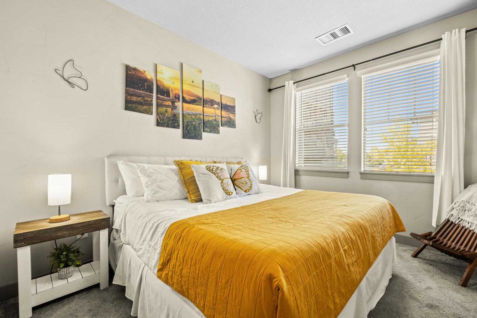 Butterfly Themed Kings Apartment With Private Garage & Access To Lux Hot Tub, Bbq & Gym 사우스요르단 외부 사진