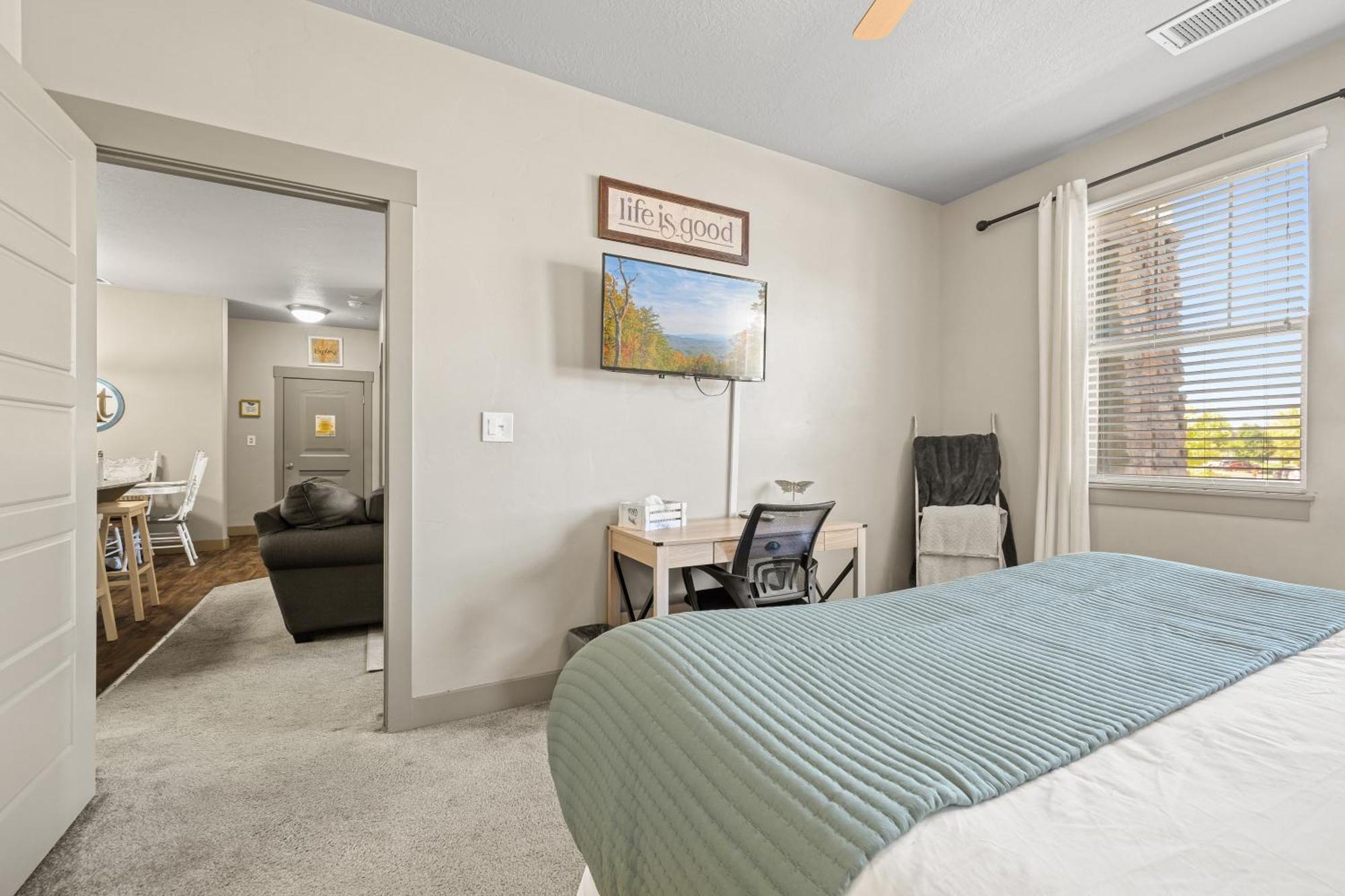 Butterfly Themed Kings Apartment With Private Garage & Access To Lux Hot Tub, Bbq & Gym 사우스요르단 외부 사진